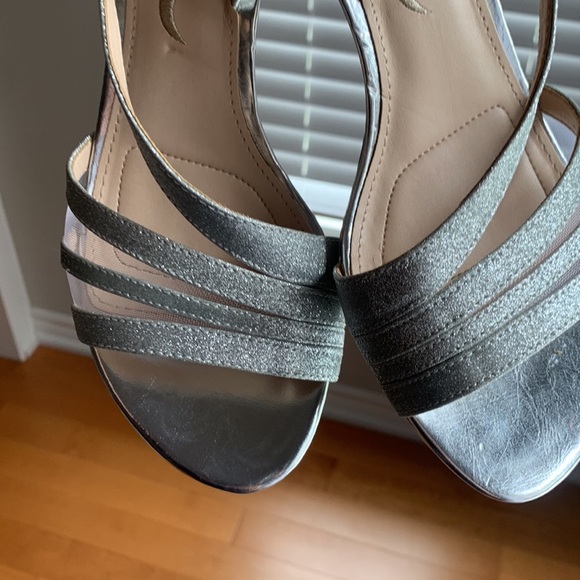 Dressy Silver Slingback SStrappy Dress Shoe 3” Heels Leather Sole Women size 8 - Picture 14 of 14